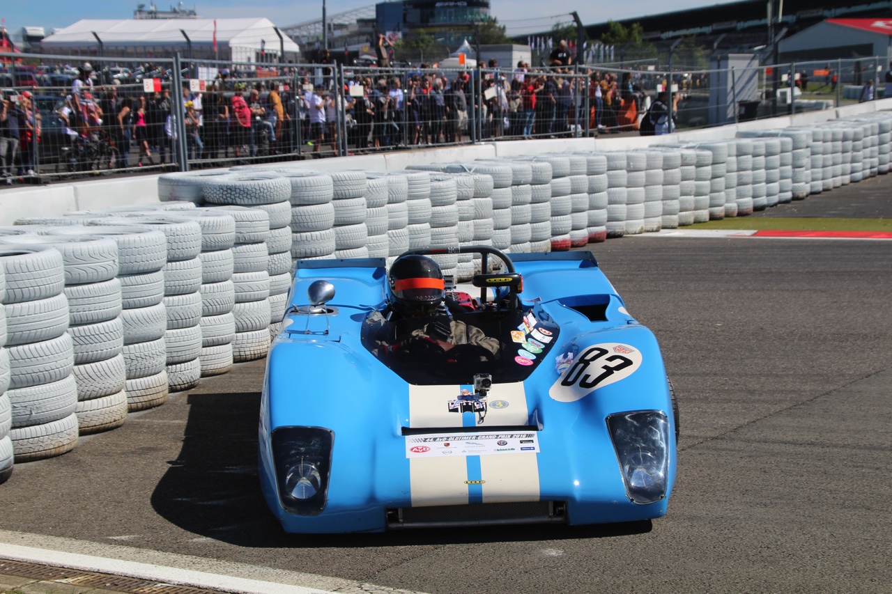 Het is altijd weer een feest voor liefhebbers van klassiekers, de Oldtimer Grand Prix op de Nurburgring. Deze 2016-editie nam Dick Schornagel een bezoekje.