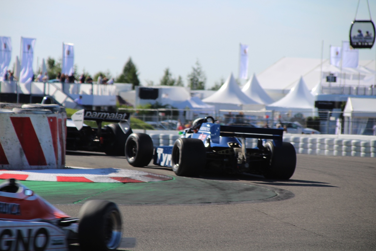 Het is altijd weer een feest voor liefhebbers van klassiekers, de Oldtimer Grand Prix op de Nurburgring. Deze 2016-editie nam Dick Schornagel een bezoekje.