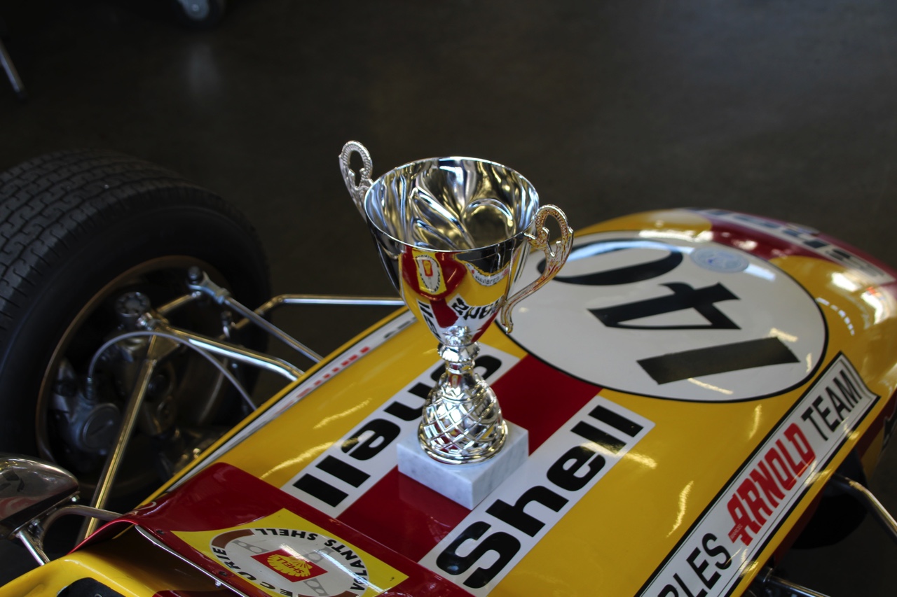 Het is altijd weer een feest voor liefhebbers van klassiekers, de Oldtimer Grand Prix op de Nurburgring. Deze 2016-editie nam Dick Schornagel een bezoekje.