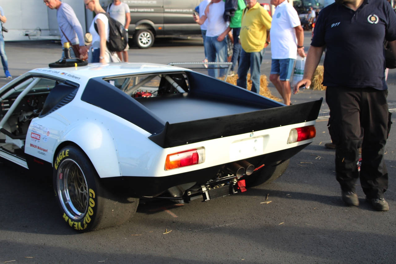Het is altijd weer een feest voor liefhebbers van klassiekers, de Oldtimer Grand Prix op de Nurburgring. Deze 2016-editie nam Dick Schornagel een bezoekje.