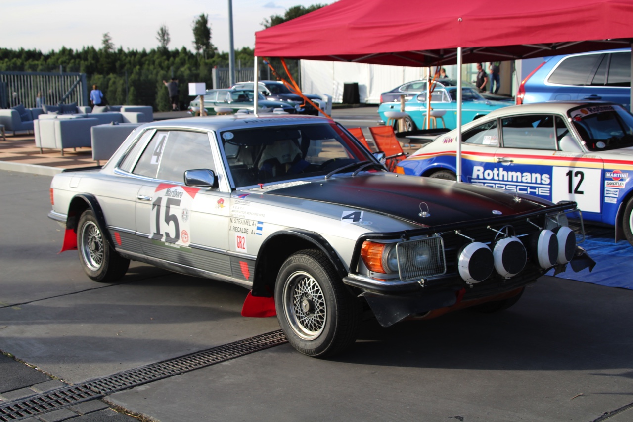 Het is altijd weer een feest voor liefhebbers van klassiekers, de Oldtimer Grand Prix op de Nurburgring. Deze 2016-editie nam Dick Schornagel een bezoekje.