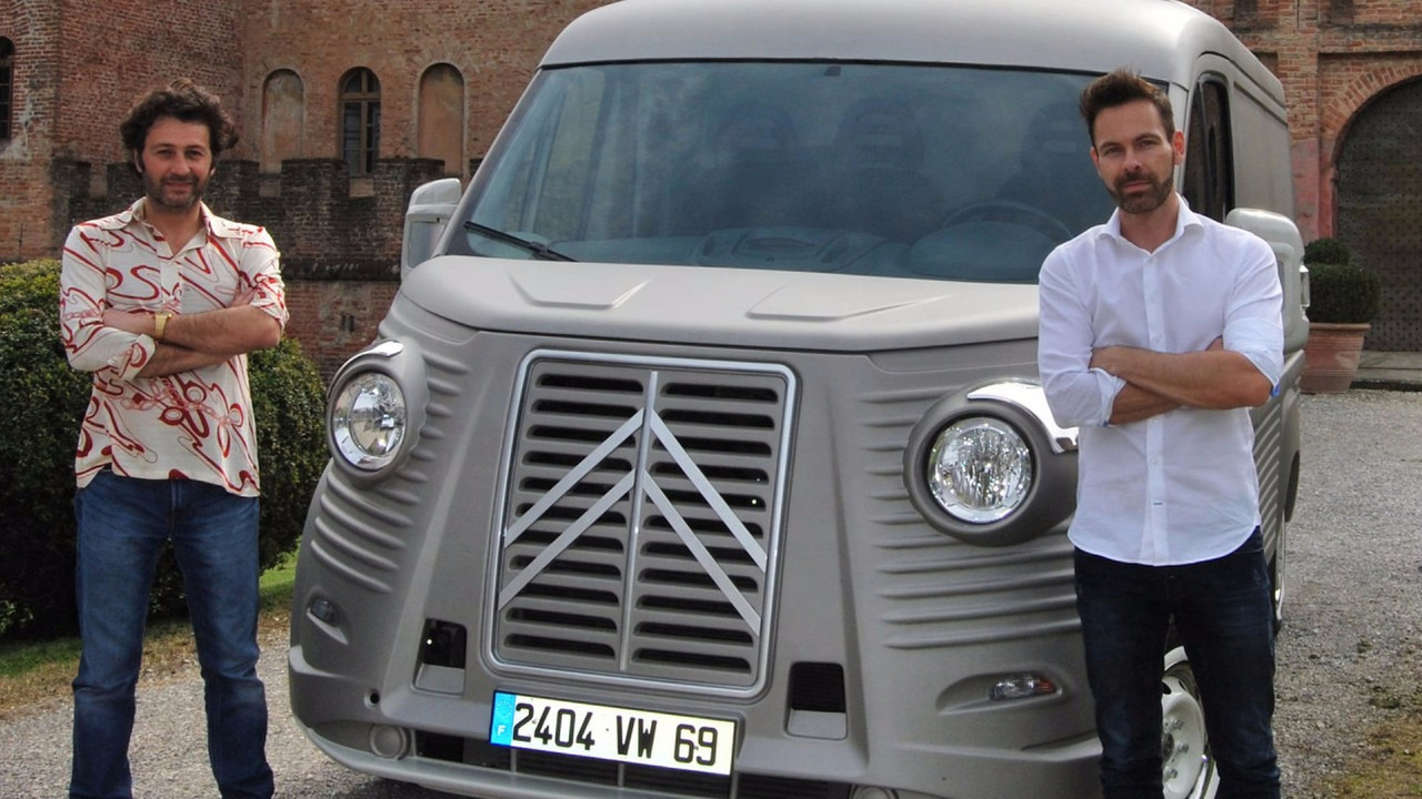Een klassiek busje rijden met het gemak van een moderne? Dankzij een Italiaans bedrijfje kan dat. Je regelt gewoon een verkleedfeestje voor de Citron Jumper!