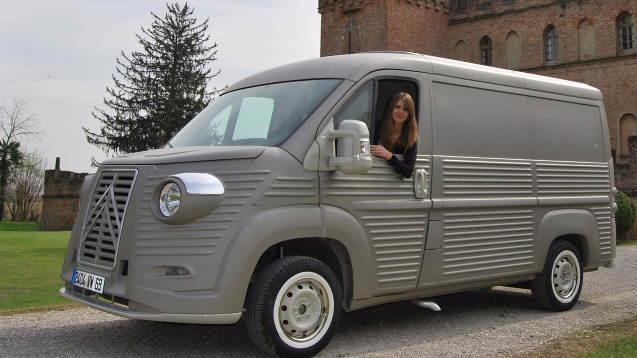 Een klassiek busje rijden met het gemak van een moderne? Dankzij een Italiaans bedrijfje kan dat. Je regelt gewoon een verkleedfeestje voor de Citron Jumper!