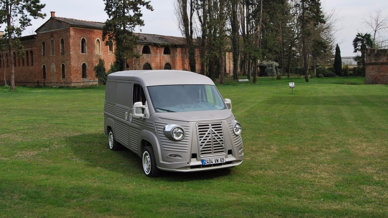 Een klassiek busje rijden met het gemak van een moderne? Dankzij een Italiaans bedrijfje kan dat. Je regelt gewoon een verkleedfeestje voor de Citron Jumper!