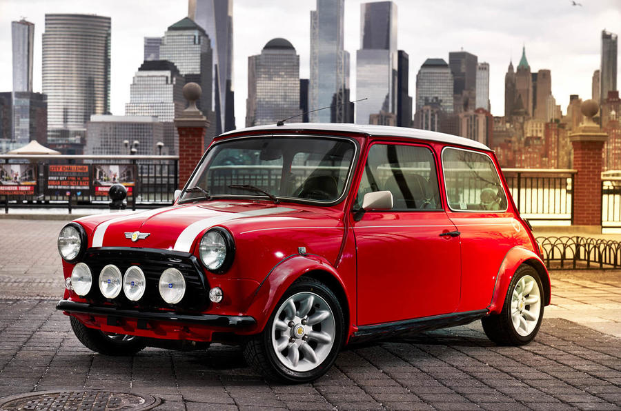 OP de New York Auto Show laat Mini de eigen klassieker zien met volledig elektrische aandrijving.