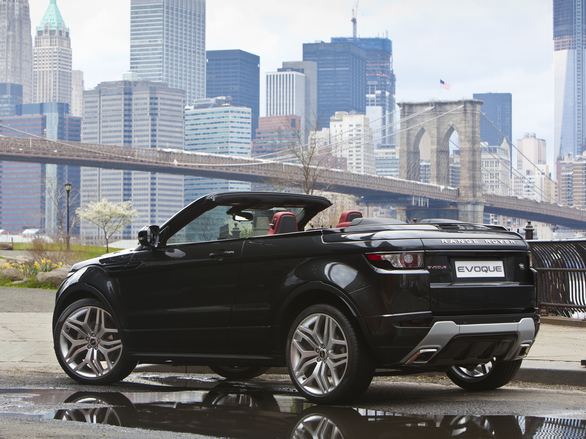 De Range Rover Evoque krijgt dit jaar een kleine facelift. We moeten wachten tot Genve op het uiteindelijke resultaat, maar hier zijn alvast de koplampen.