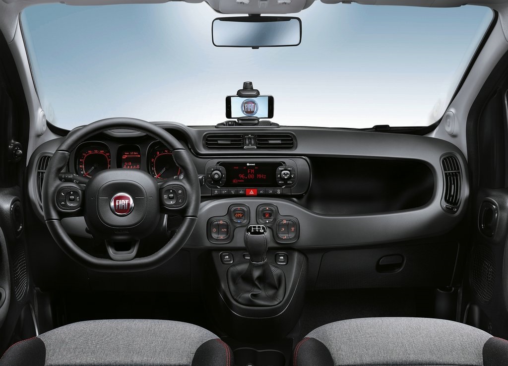 Fiat komt met een update voor de Fiat Panda. Dat geldt ook voor de Panda 4x4 en Panda Cross.
