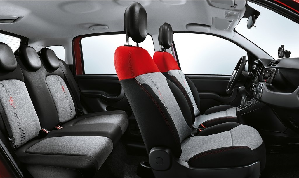 Fiat komt met een update voor de Fiat Panda. Dat geldt ook voor de Panda 4x4 en Panda Cross.