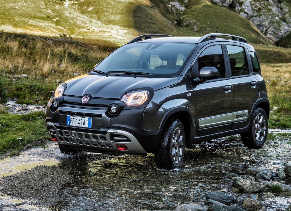 Fiat komt met een update voor de Fiat Panda. Dat geldt ook voor de Panda 4x4 en Panda Cross.