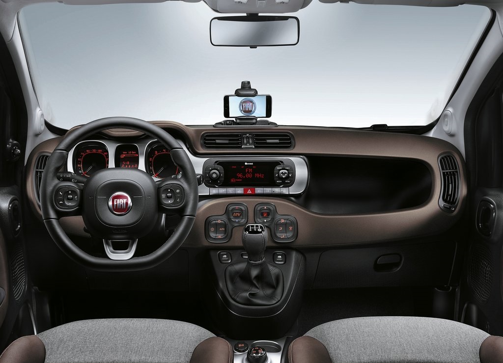Fiat komt met een update voor de Fiat Panda. Dat geldt ook voor de Panda 4x4 en Panda Cross.