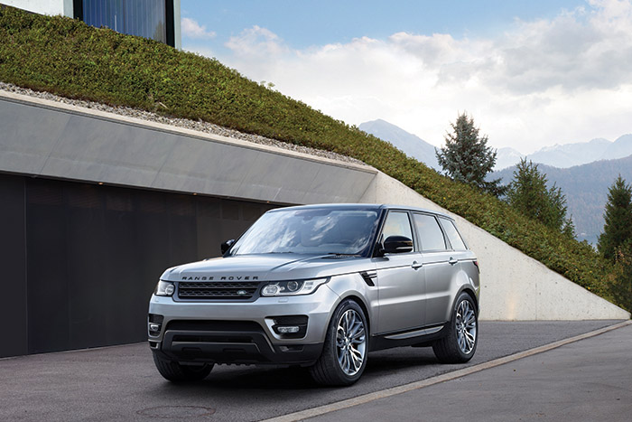 De Range Rover Sport is voortaan leverbaar met een tweeliter viercilinder dieselmotor met 240 pk.