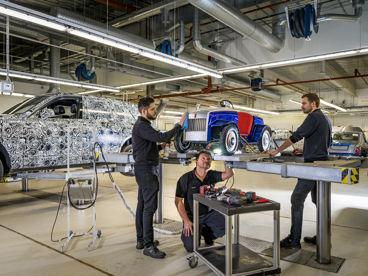 Rolls-Royce bouwde vorig jaar speciaal een auto voor een kinderziekenhuis. Deze auto kwam recent terug voor service.