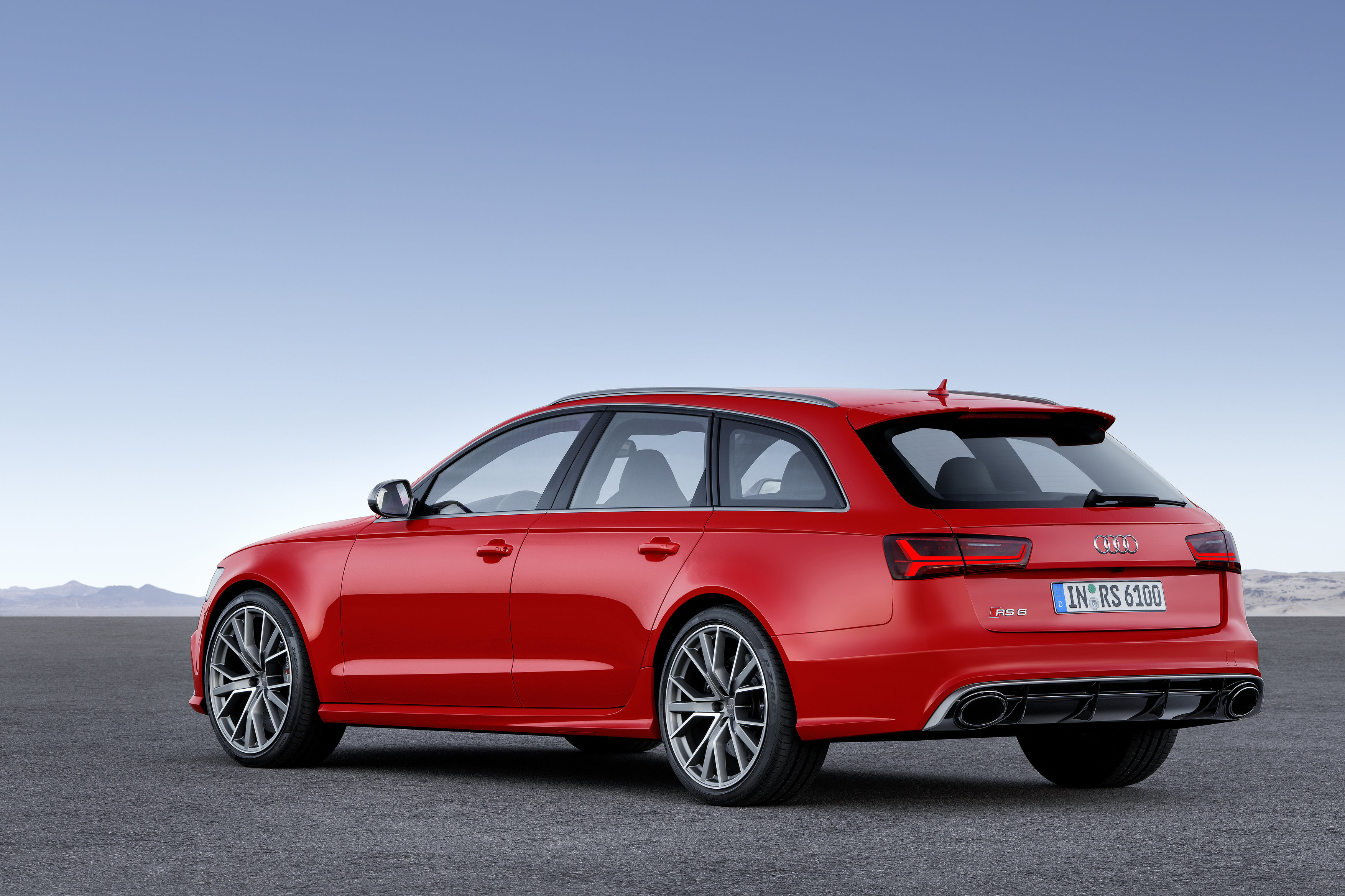 Audi introduceert Audi peformance modellen met de komst van de RS6 Avant performance en RS7 Sportback performance. Beide modellen zijn eind oktober 2015 bestelbaar.