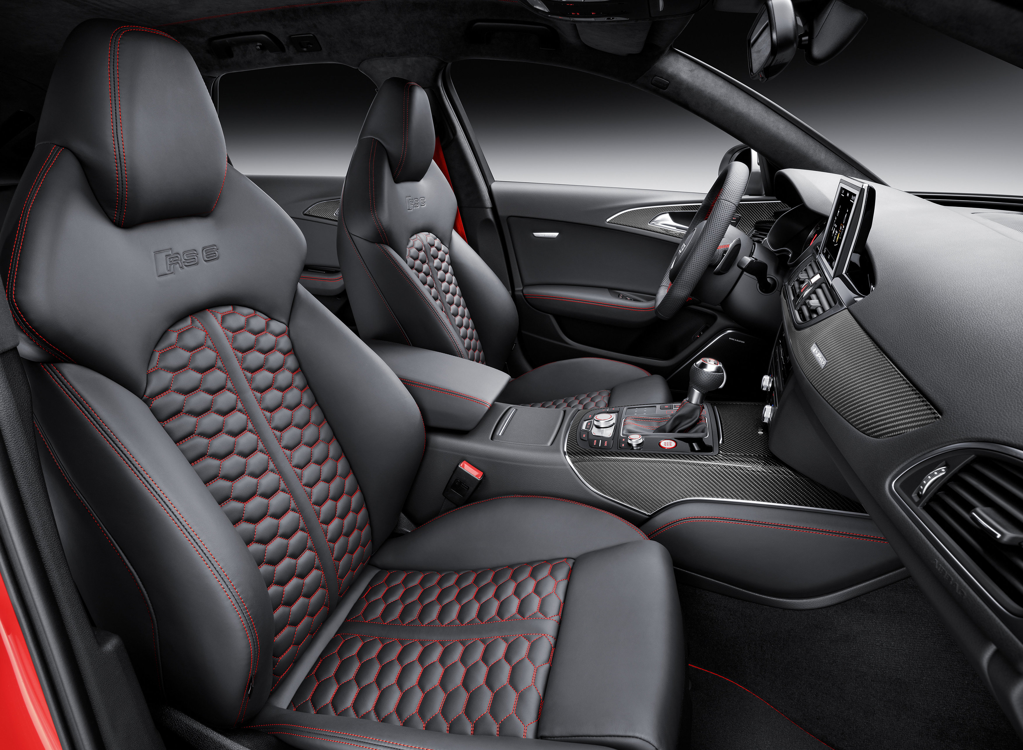 Audi introduceert Audi peformance modellen met de komst van de RS6 Avant performance en RS7 Sportback performance. Beide modellen zijn eind oktober 2015 bestelbaar.