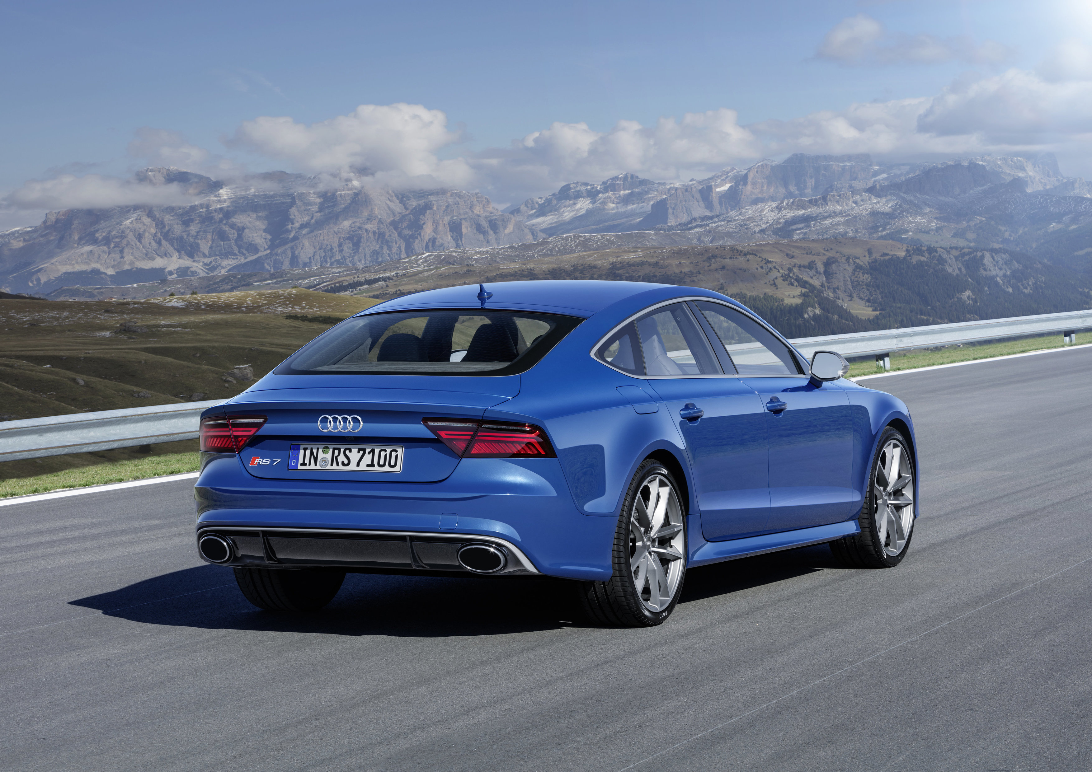 Audi introduceert Audi peformance modellen met de komst van de RS6 Avant performance en RS7 Sportback performance. Beide modellen zijn eind oktober 2015 bestelbaar.