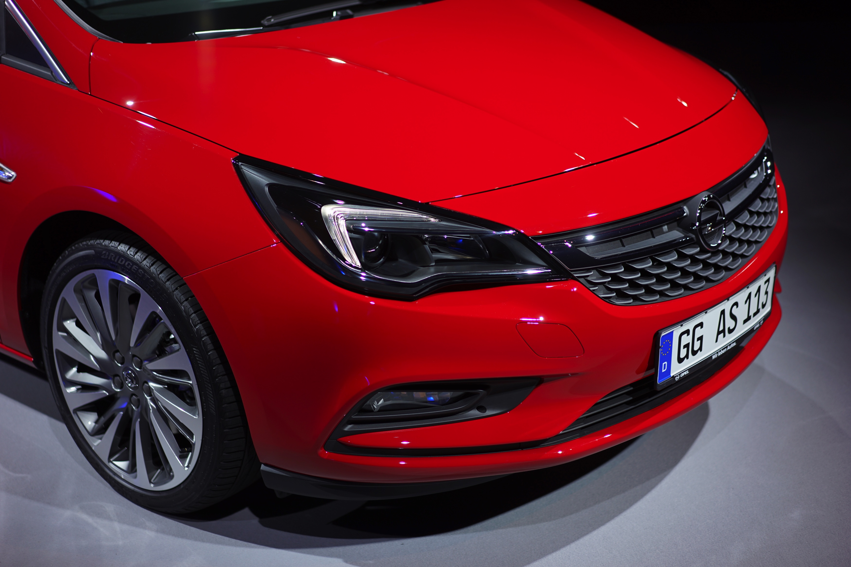 De nieuwe Opel Astra is kleiner, lichter en van binnen toch ruimer dan zijn voorganger. In Amersfoort mochten we al kort even kennismaken met de nieuwe Astra.