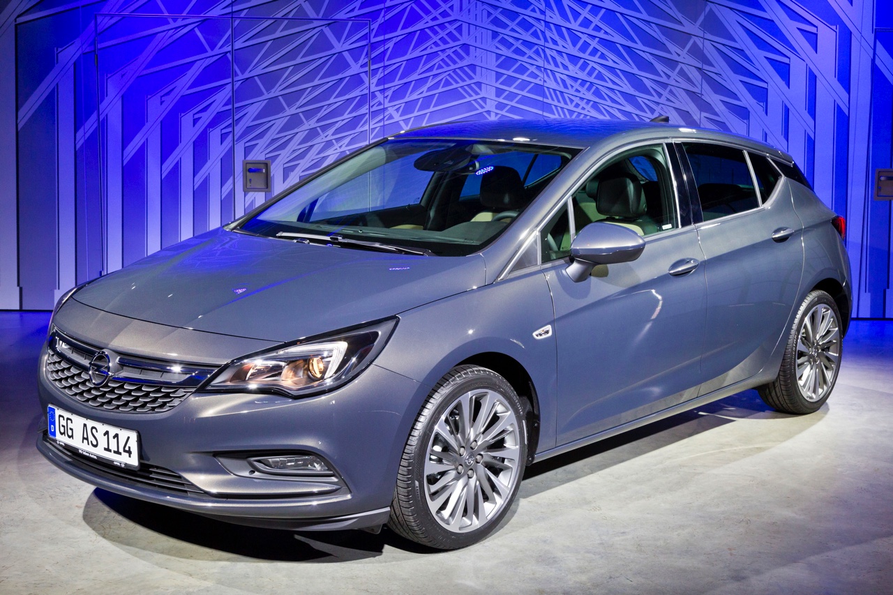 De nieuwe Opel Astra is kleiner, lichter en van binnen toch ruimer dan zijn voorganger. In Amersfoort mochten we al kort even kennismaken met de nieuwe Astra.