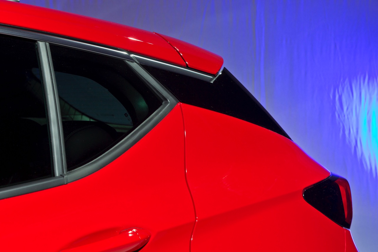 De nieuwe Opel Astra is kleiner, lichter en van binnen toch ruimer dan zijn voorganger. In Amersfoort mochten we al kort even kennismaken met de nieuwe Astra.