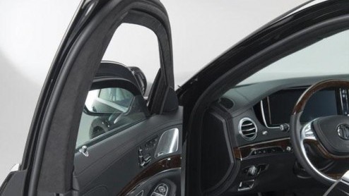 Wie niet kan wachten op de gepantserde Mercedes-Benz S-klasse Guard kan bij Transeco aankloppen. De Duitse fabrikant voorziet de S 500L met alle plezier van een kogelvrijvest.