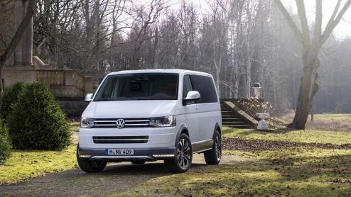 Koken in Volkswagen Multivan Alltrack studiemodel met keukenmodule. Klaar voor het avontuur met opgeleukte looks en 2.0 TDI 180 pk diesel.