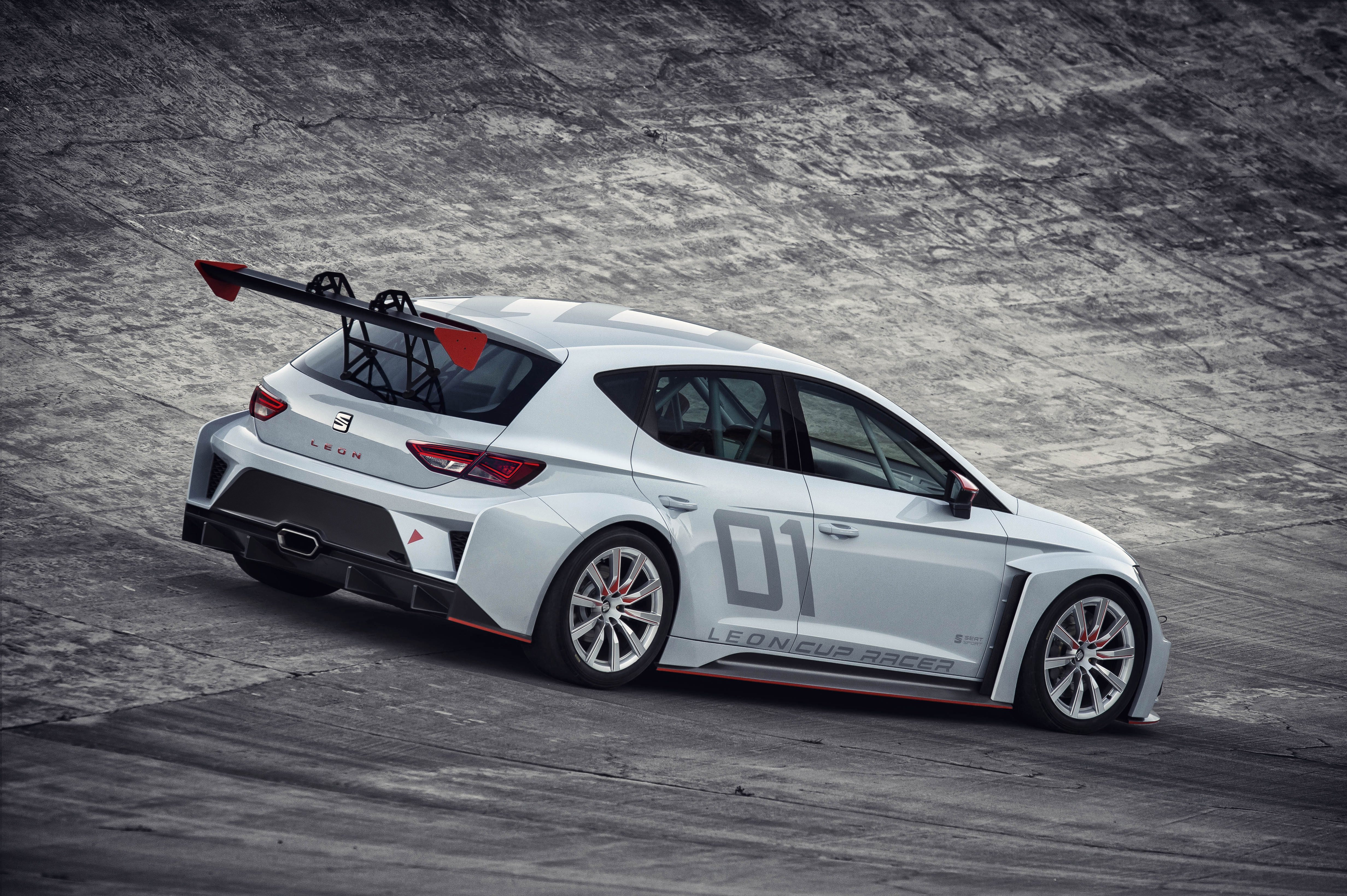 Verslag Seat Leon Eurocup 2015 tijdens het laatste raceweekend op Circuit de Barcelona-Catalunya net buiten Barcelona.