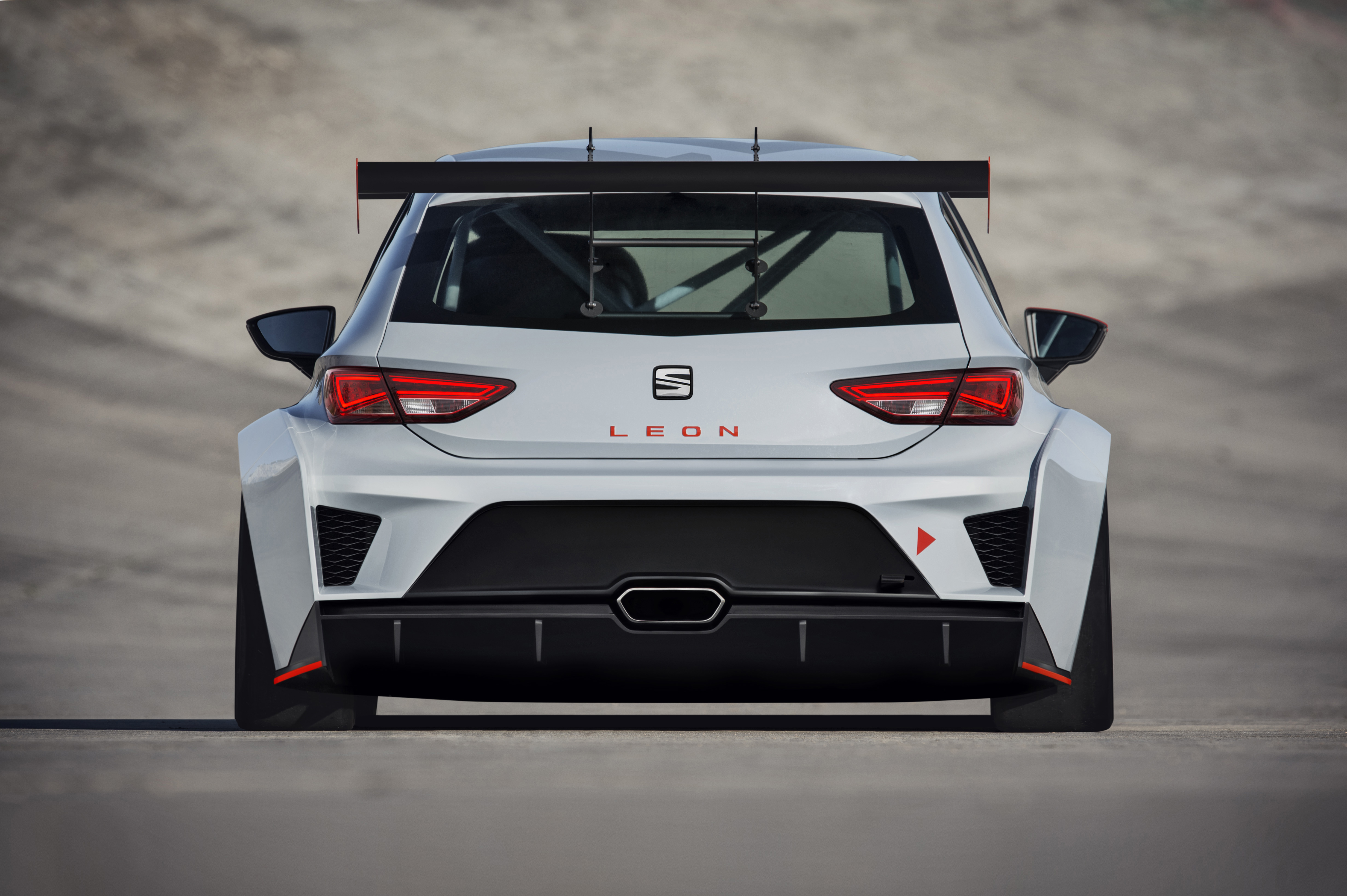 Verslag Seat Leon Eurocup 2015 tijdens het laatste raceweekend op Circuit de Barcelona-Catalunya net buiten Barcelona.