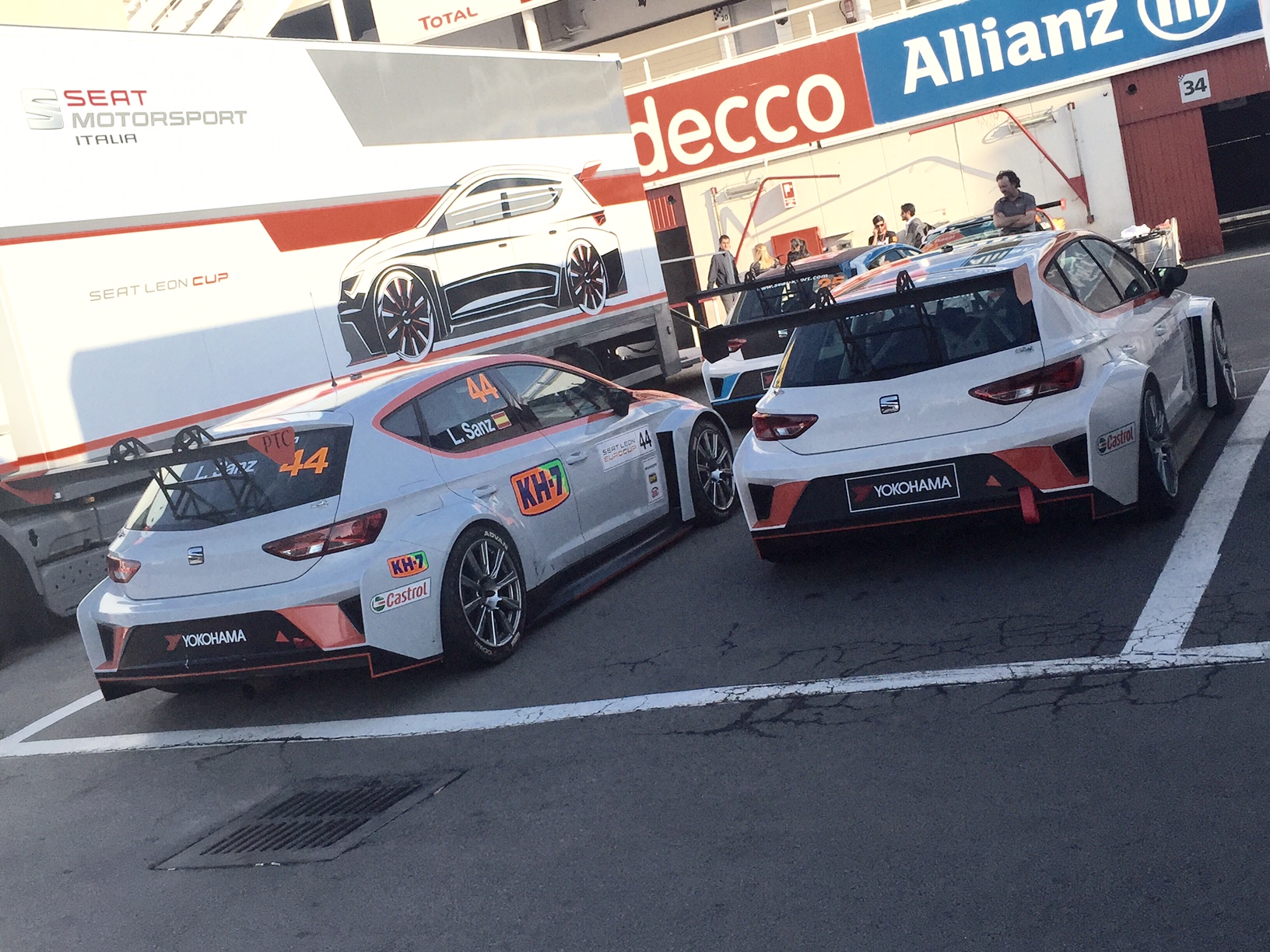 Verslag Seat Leon Eurocup 2015 tijdens het laatste raceweekend op Circuit de Barcelona-Catalunya net buiten Barcelona.