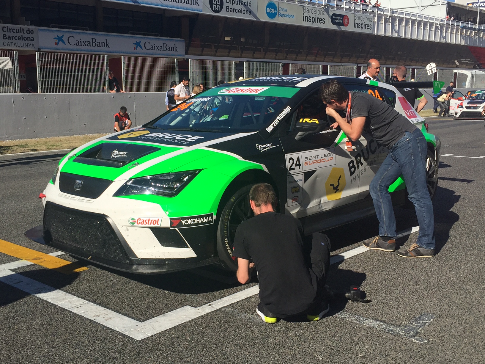 Verslag Seat Leon Eurocup 2015 tijdens het laatste raceweekend op Circuit de Barcelona-Catalunya net buiten Barcelona.