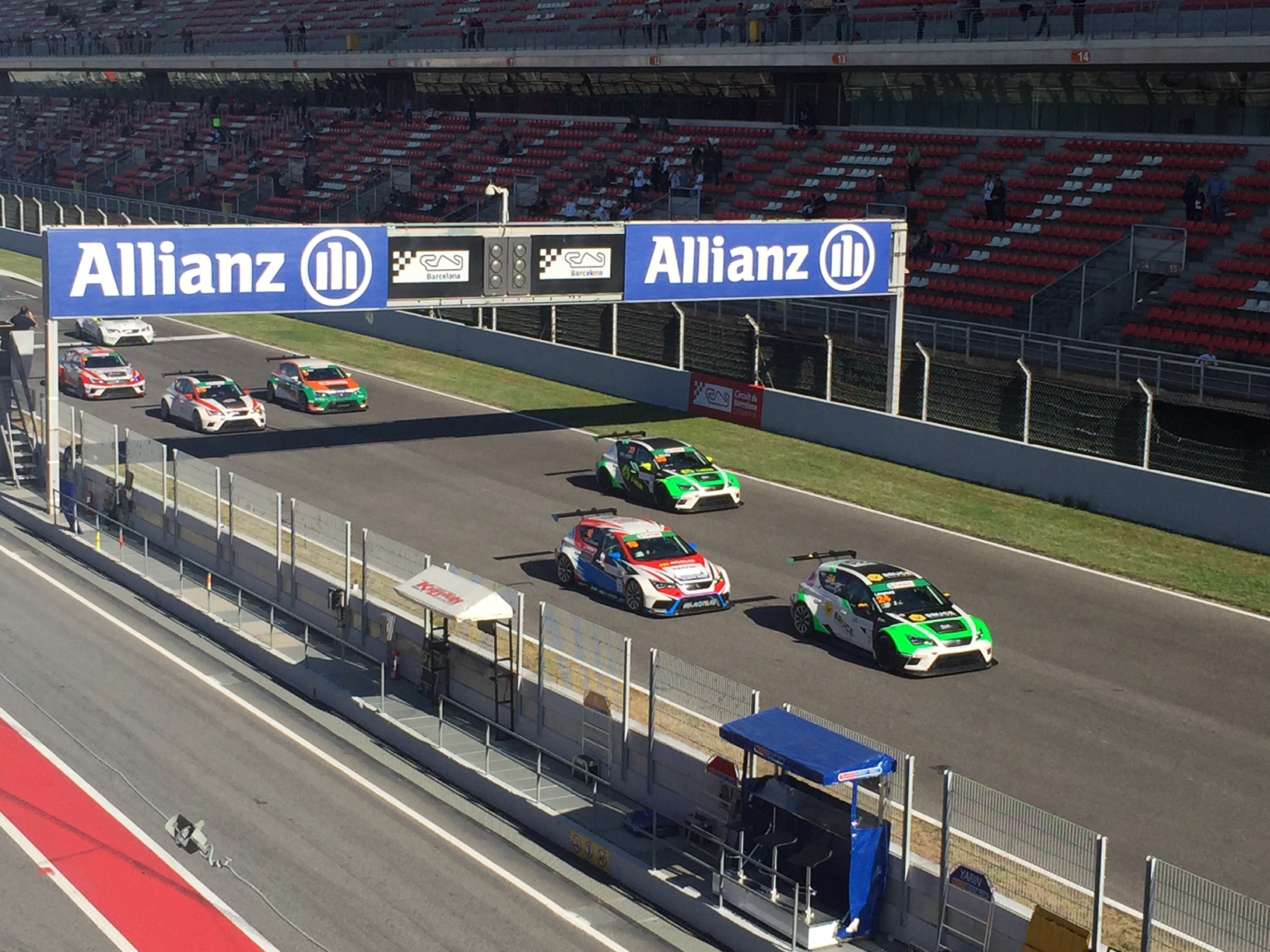 Verslag Seat Leon Eurocup 2015 tijdens het laatste raceweekend op Circuit de Barcelona-Catalunya net buiten Barcelona.