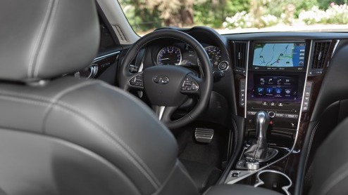 Autotest Infiniti Q50 2.0t AT, de Q50 met 2,0 liter turbomotor op benzine. Rijtest van gretige motorvariant met standaard automaat.
