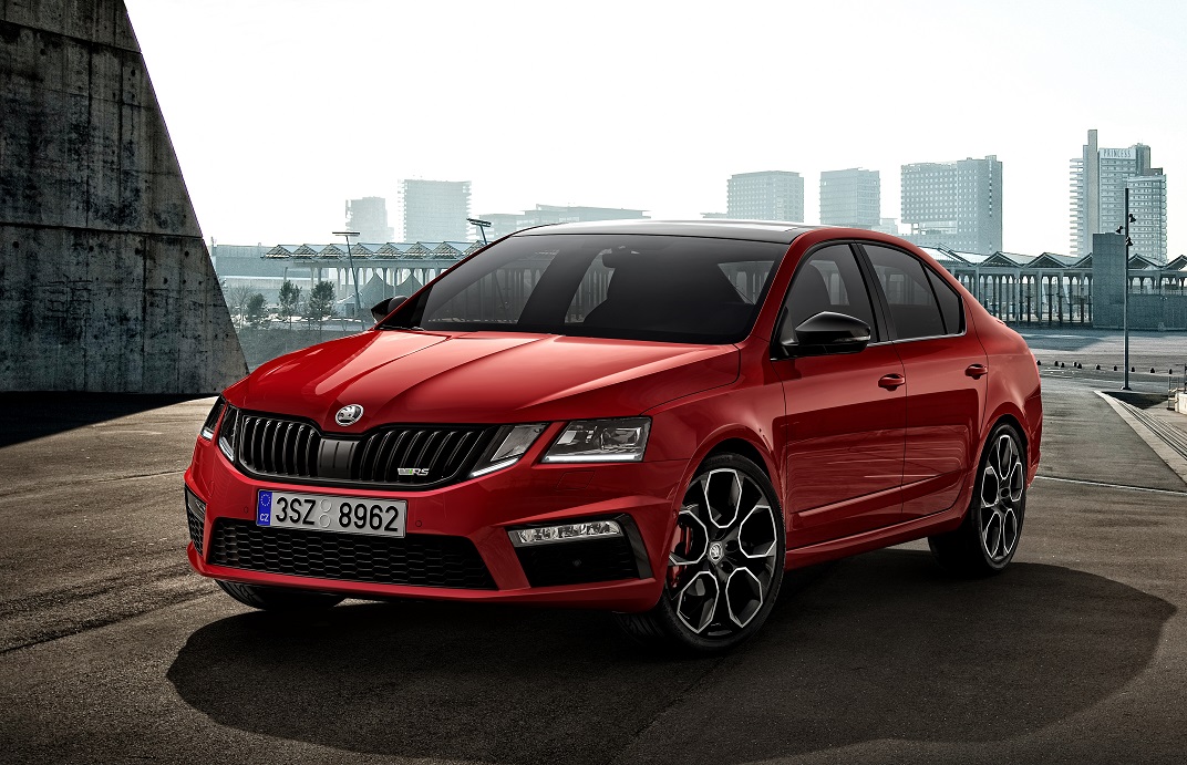 Skoda introduceert een nieuwe versie van de Octavia RS: de RS 245. Het getal geeft het aantal pks aan en daarmee is het dus de krachtigste Octavia ooit.