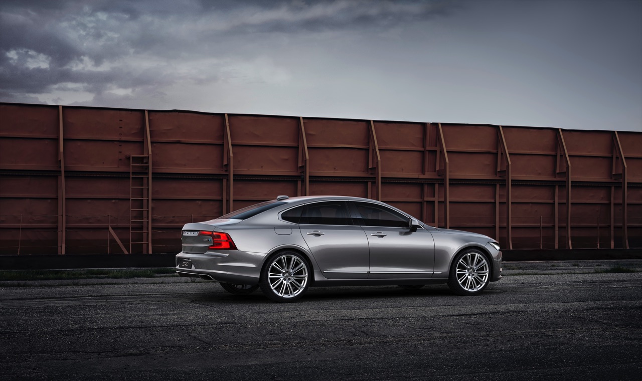 Volvo introduceert Polestar chiptuning voor de Volvo S90 D5 en V90 D5 PowerPulse, waarbij de dieselmotor 240 pk en 500 Nm krijgt. In oktober volgt Polestar software voor de T6 motor.