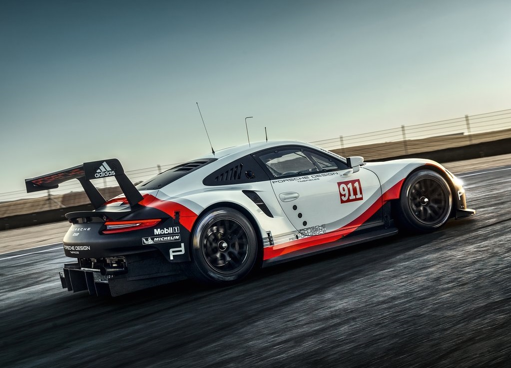 Een race-911 met middenmotor is er inmiddels, maar komt er ook zon versie voor op de weg? Volgens de Porsche GT-baas zou dat zomaar eens kunnen