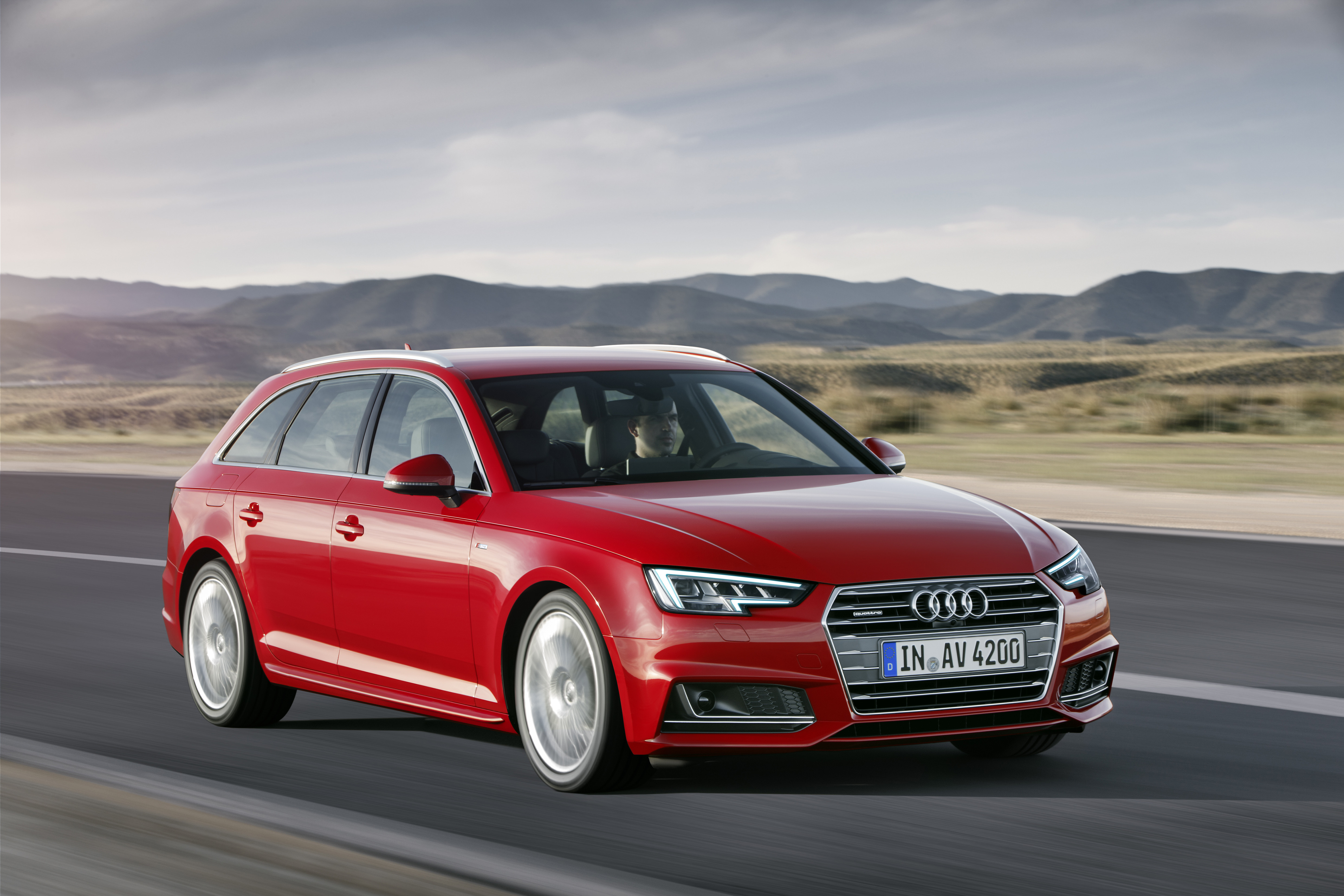 Audi A4 Spring Advantage in het licht gezet met LED-verlichting en een alarm als aanvulling op de uitrusting van de Pro Line modellen.