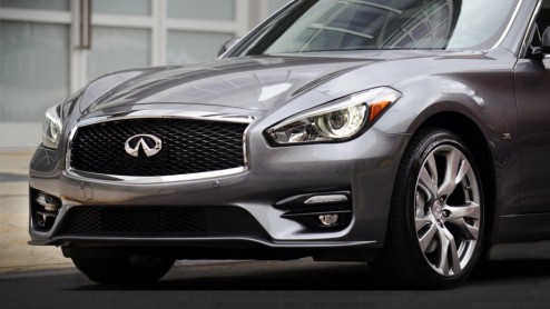 Infiniti Q70 sedan - voorheen Infiniti M - kan rekenen op een facelift. Het nieuwe 2015 model krijgt LED-verlichting en is te bestellen met de 2.2 liter turbodieselmotor uit de Q50.