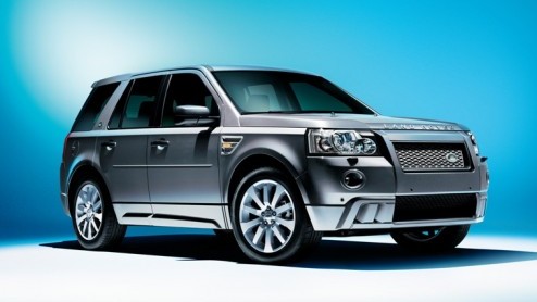 Wie relatief voordelig de Freelander 2 wil aankleden met sportieve details of comfortabele luxe kan nu kiezen uit diverse Packs. Groot lichtmetaal, dynamische carosseriedetails, navigatie of lederen b