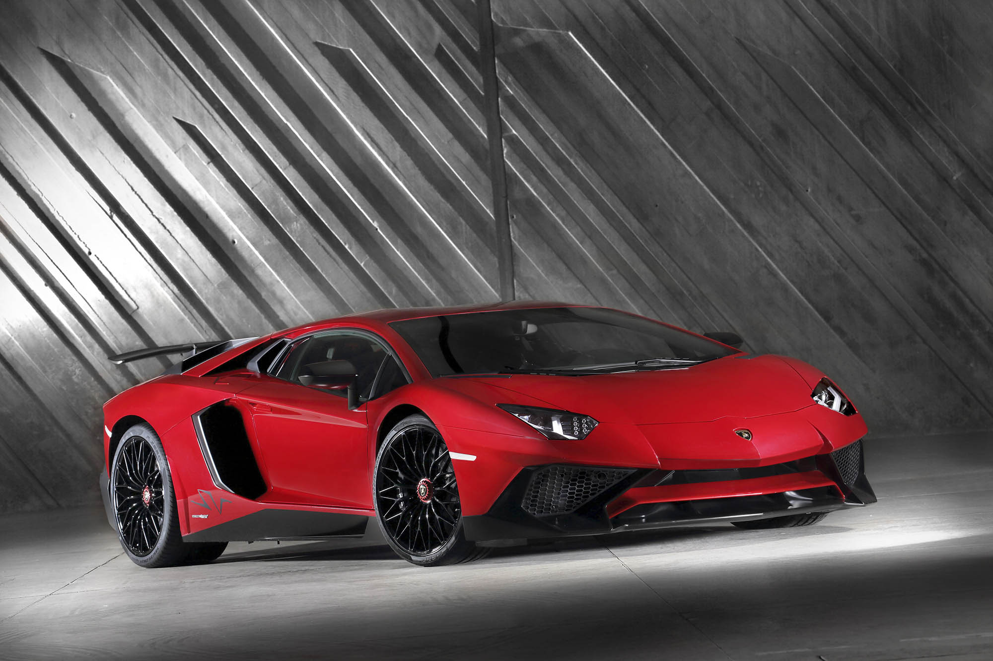 Na vier jaar presenteert Lamborghini de nog snellere Aventador LP 750-4 SV 'Superveloce' in Genve.