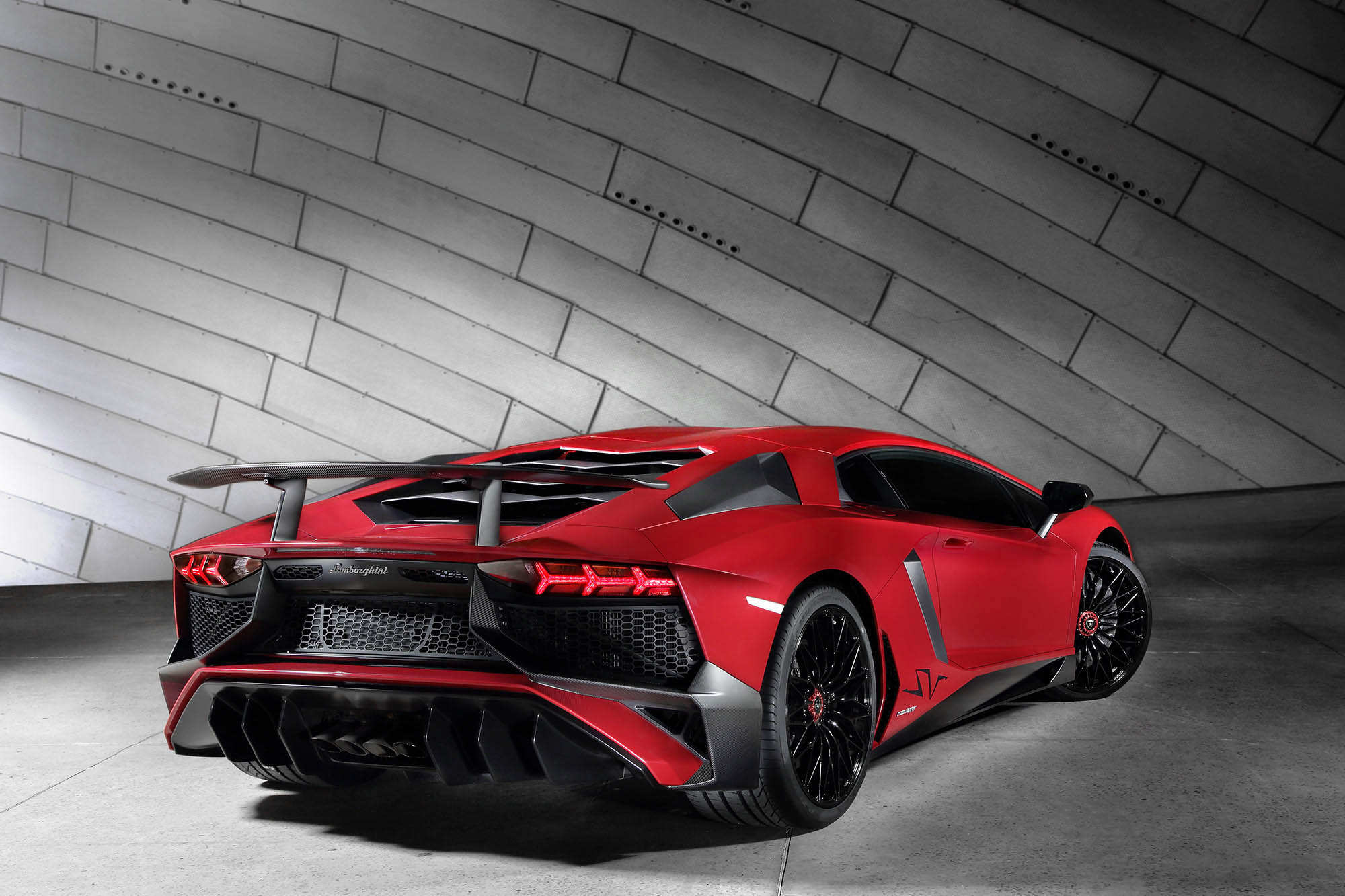 Na vier jaar presenteert Lamborghini de nog snellere Aventador LP 750-4 SV 'Superveloce' in Genve.