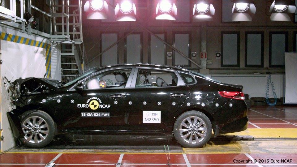 EuroNCAP crashtest resultaten van Kia Optima, Jaguar XE, Mercedes GLC, Opel Astra, Renault Megane & Talisman, Lexus RX, BMW X1 Infiniti Q50 en Kia Sportage 2015. De Lancia Ypsilon scoort matig.