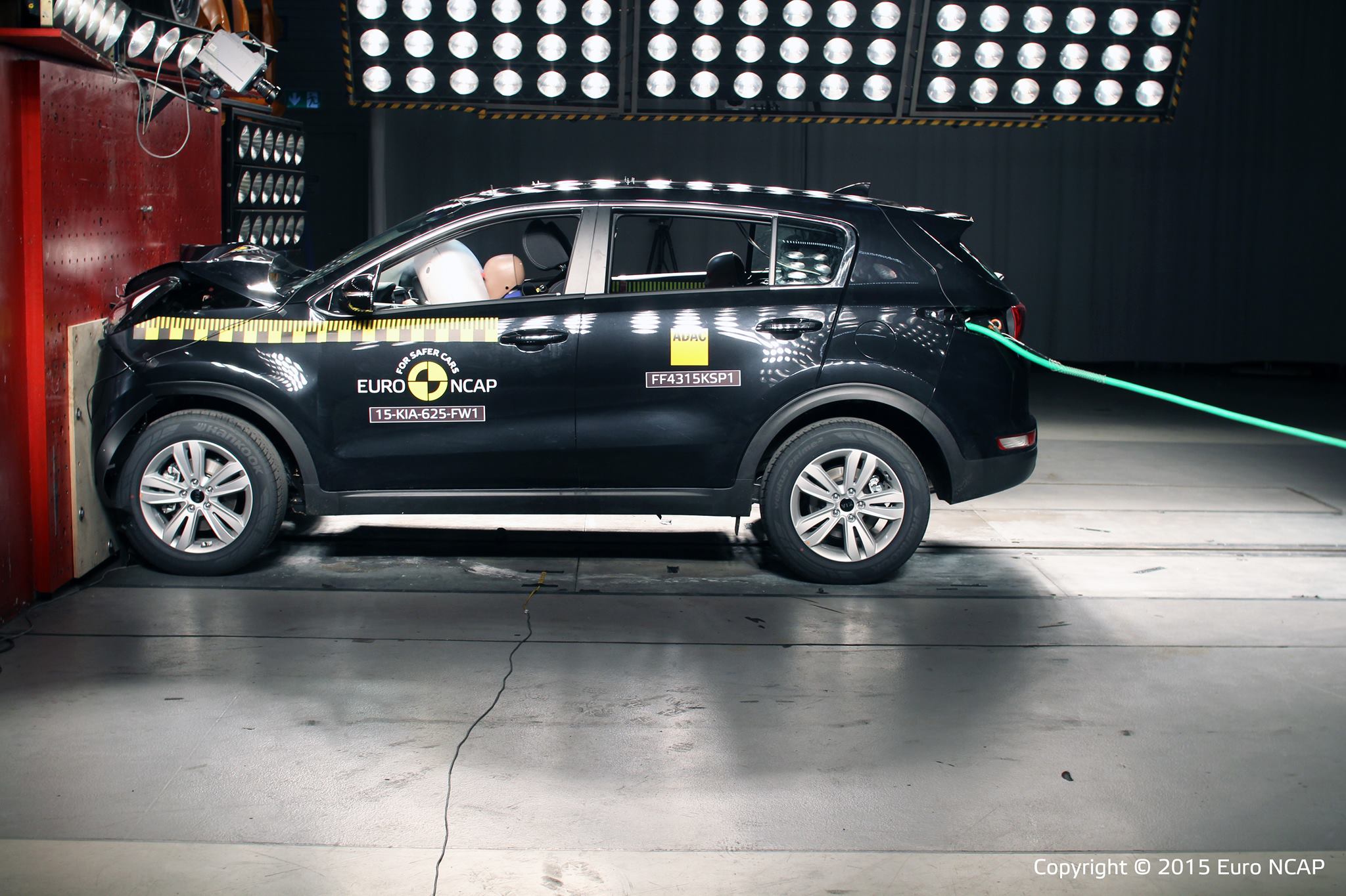 EuroNCAP crashtest resultaten van Kia Optima, Jaguar XE, Mercedes GLC, Opel Astra, Renault Megane & Talisman, Lexus RX, BMW X1 Infiniti Q50 en Kia Sportage 2015. De Lancia Ypsilon scoort matig.
