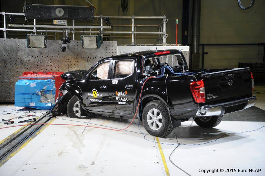 EuroNCAP crashtest resultaten van Kia Optima, Jaguar XE, Mercedes GLC, Opel Astra, Renault Megane & Talisman, Lexus RX, BMW X1 Infiniti Q50 en Kia Sportage 2015. De Lancia Ypsilon scoort matig.