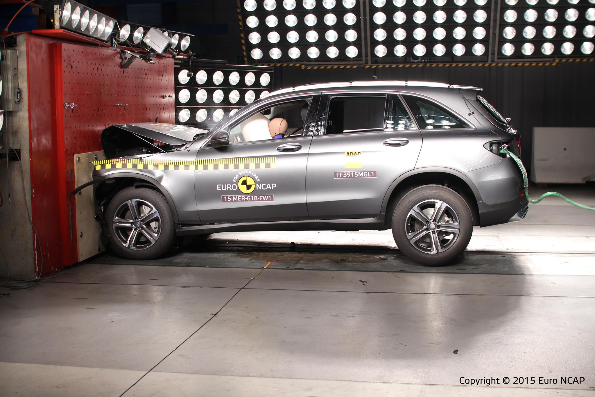EuroNCAP crashtest resultaten van Kia Optima, Jaguar XE, Mercedes GLC, Opel Astra, Renault Megane & Talisman, Lexus RX, BMW X1 Infiniti Q50 en Kia Sportage 2015. De Lancia Ypsilon scoort matig.