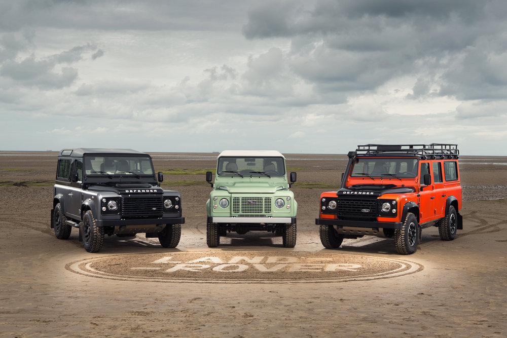 Land Rover Defender Limited Editions komen dit jaar op de markt als eerbetoon aan de iconische terreinauto. De Defender is er als Autobiography, Heritage en Adventure Edition.