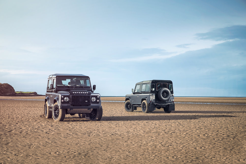 Land Rover Defender Limited Editions komen dit jaar op de markt als eerbetoon aan de iconische terreinauto. De Defender is er als Autobiography, Heritage en Adventure Edition.
