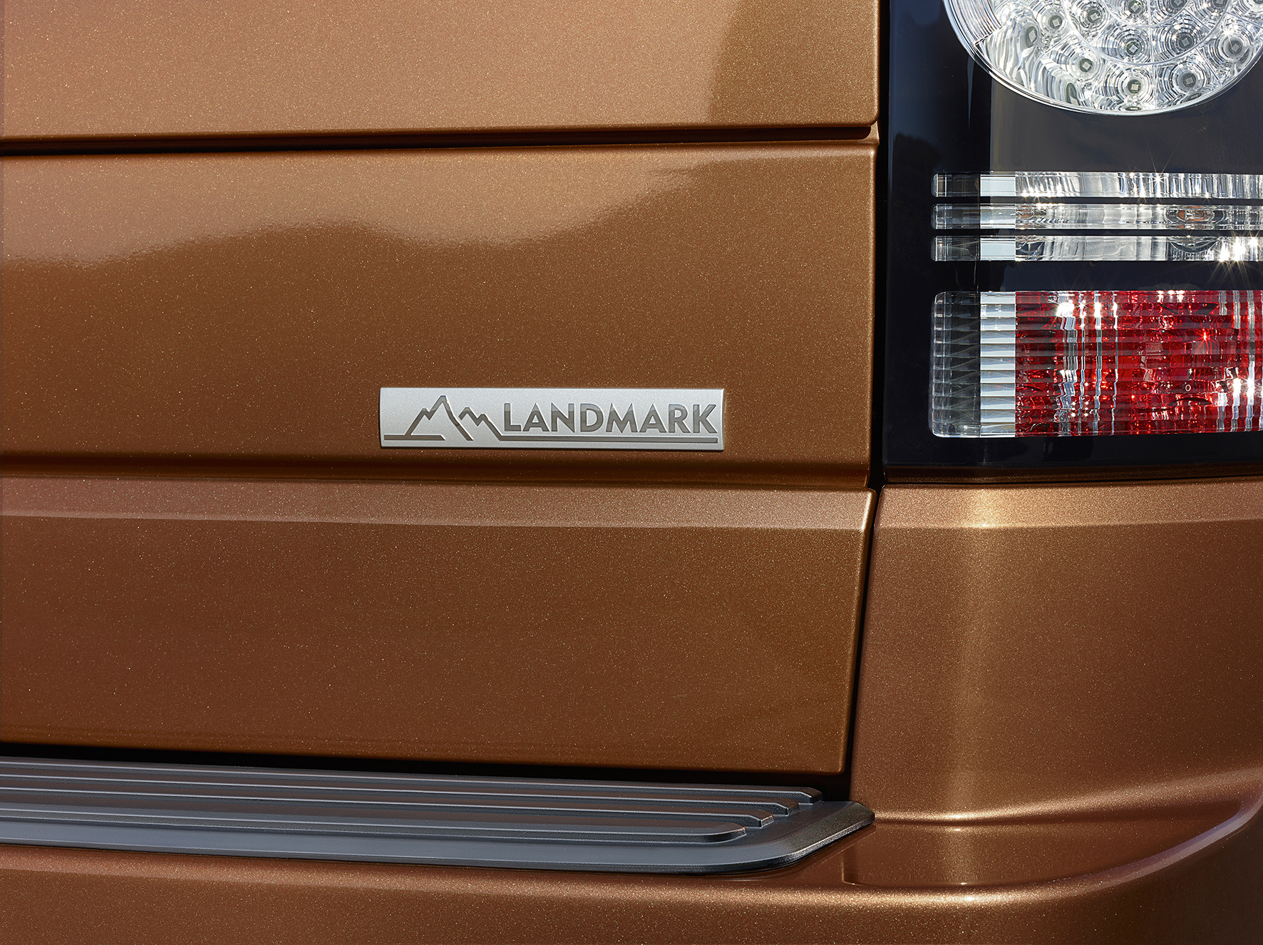 De nieuwe Land Rover Discovery Landmark Special Edition is extra luxe en rijk uitgerust, met lederen bekleding en de SDV6 dieselmotor.