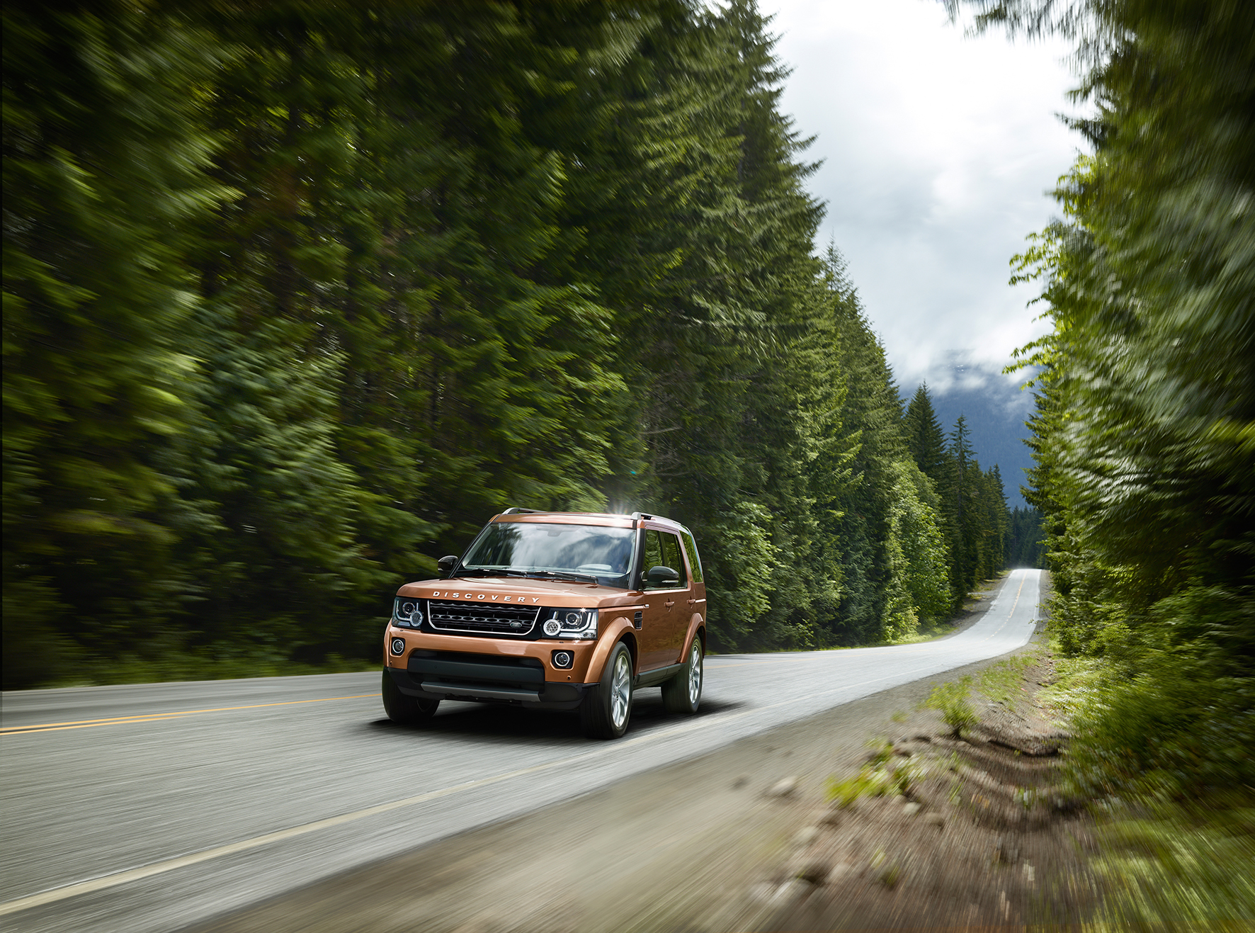 De nieuwe Land Rover Discovery Landmark Special Edition is extra luxe en rijk uitgerust, met lederen bekleding en de SDV6 dieselmotor.