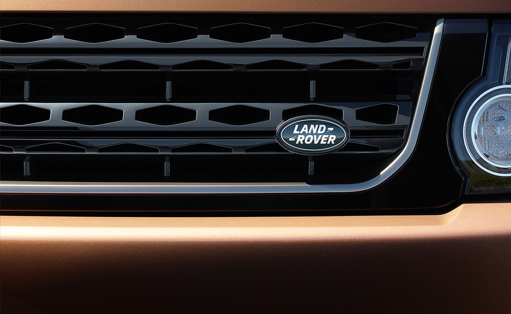 De nieuwe Land Rover Discovery Landmark Special Edition is extra luxe en rijk uitgerust, met lederen bekleding en de SDV6 dieselmotor.