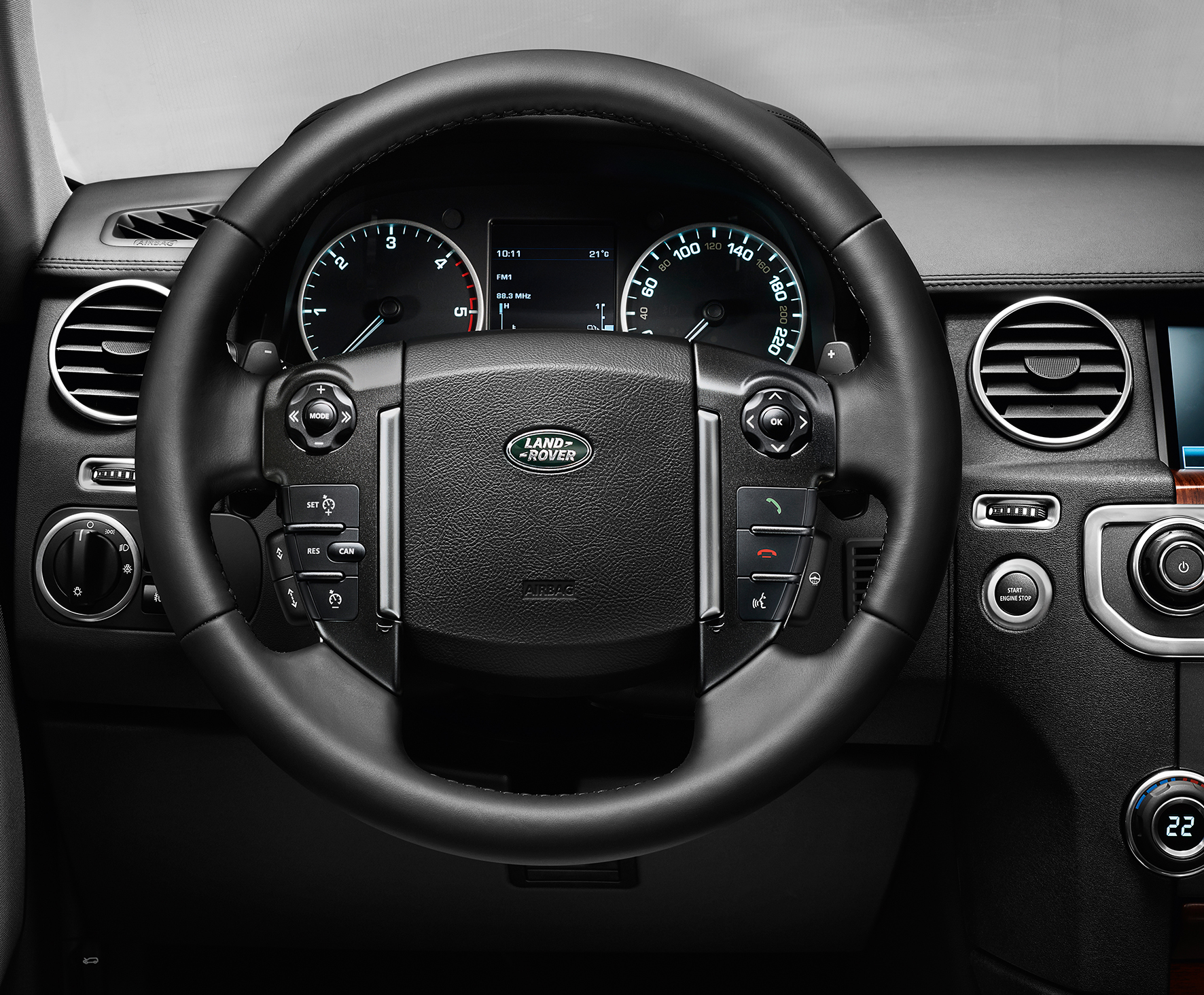 De nieuwe Land Rover Discovery Landmark Special Edition is extra luxe en rijk uitgerust, met lederen bekleding en de SDV6 dieselmotor.