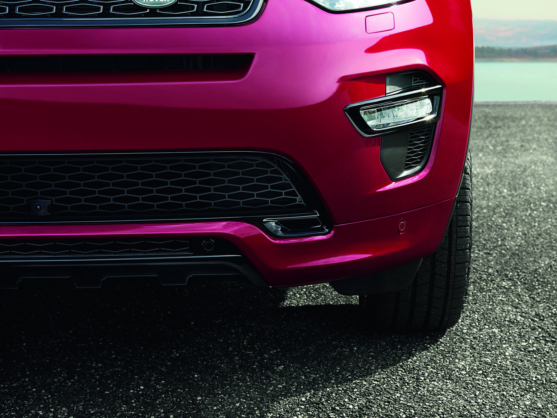 Voor modeljaar 2016 introduceert Land Rover de Discovery Sport Dynamic, evenals de nieuwe eD4 dieselmotor en ATPC.