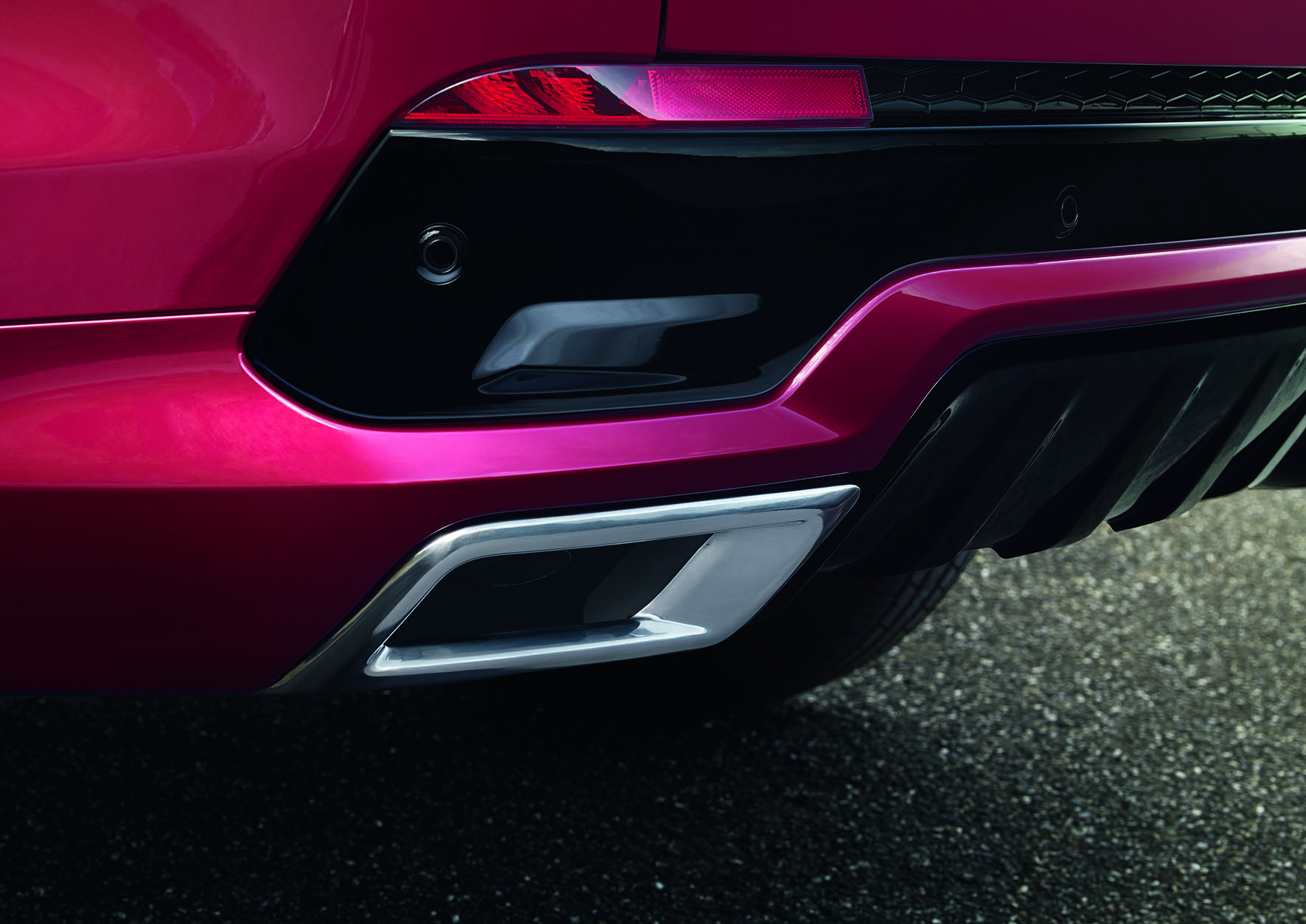Voor modeljaar 2016 introduceert Land Rover de Discovery Sport Dynamic, evenals de nieuwe eD4 dieselmotor en ATPC.